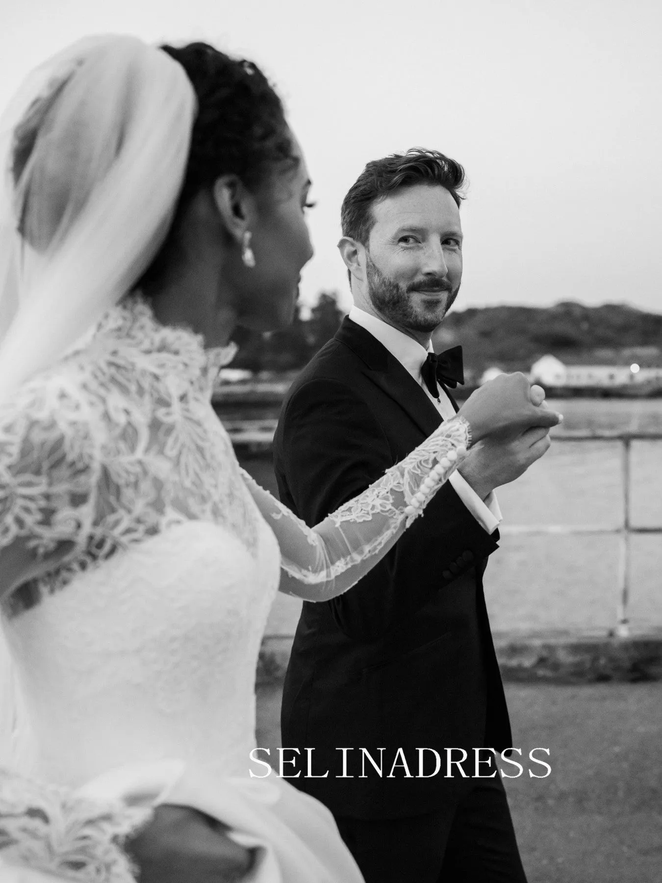 High Neck Long Sleeve Lace Wedding Dresses Vintage Princess Wedding Dress XS001