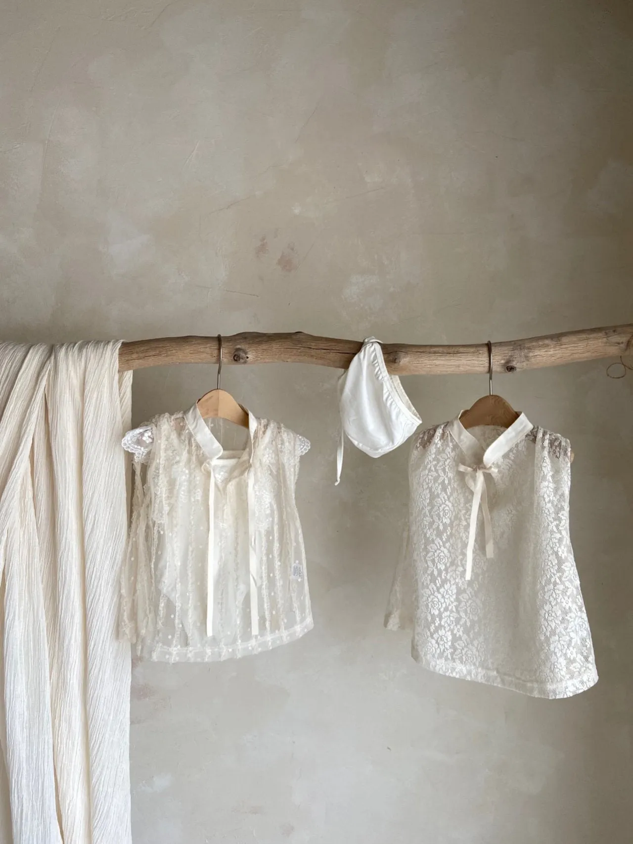 Molly Lace Vest _2 Types
