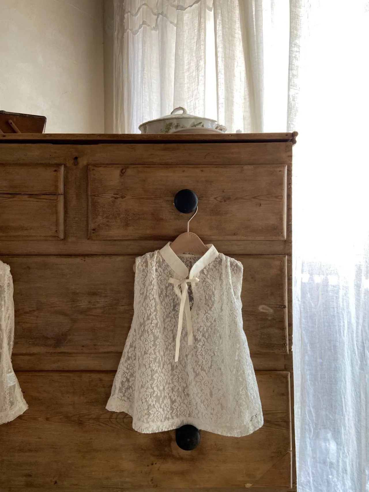 Molly Lace Vest _2 Types