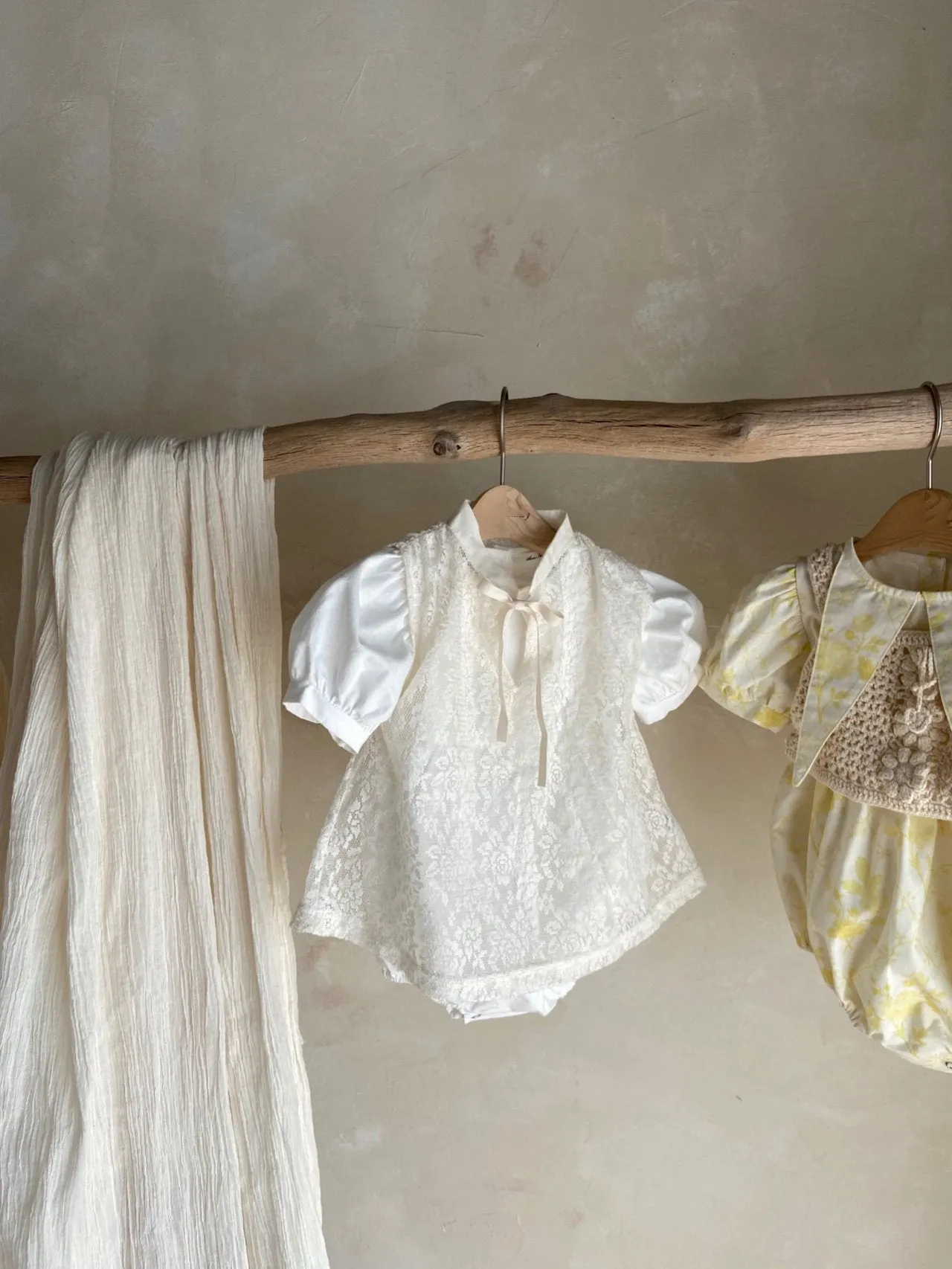 Molly Lace Vest _2 Types