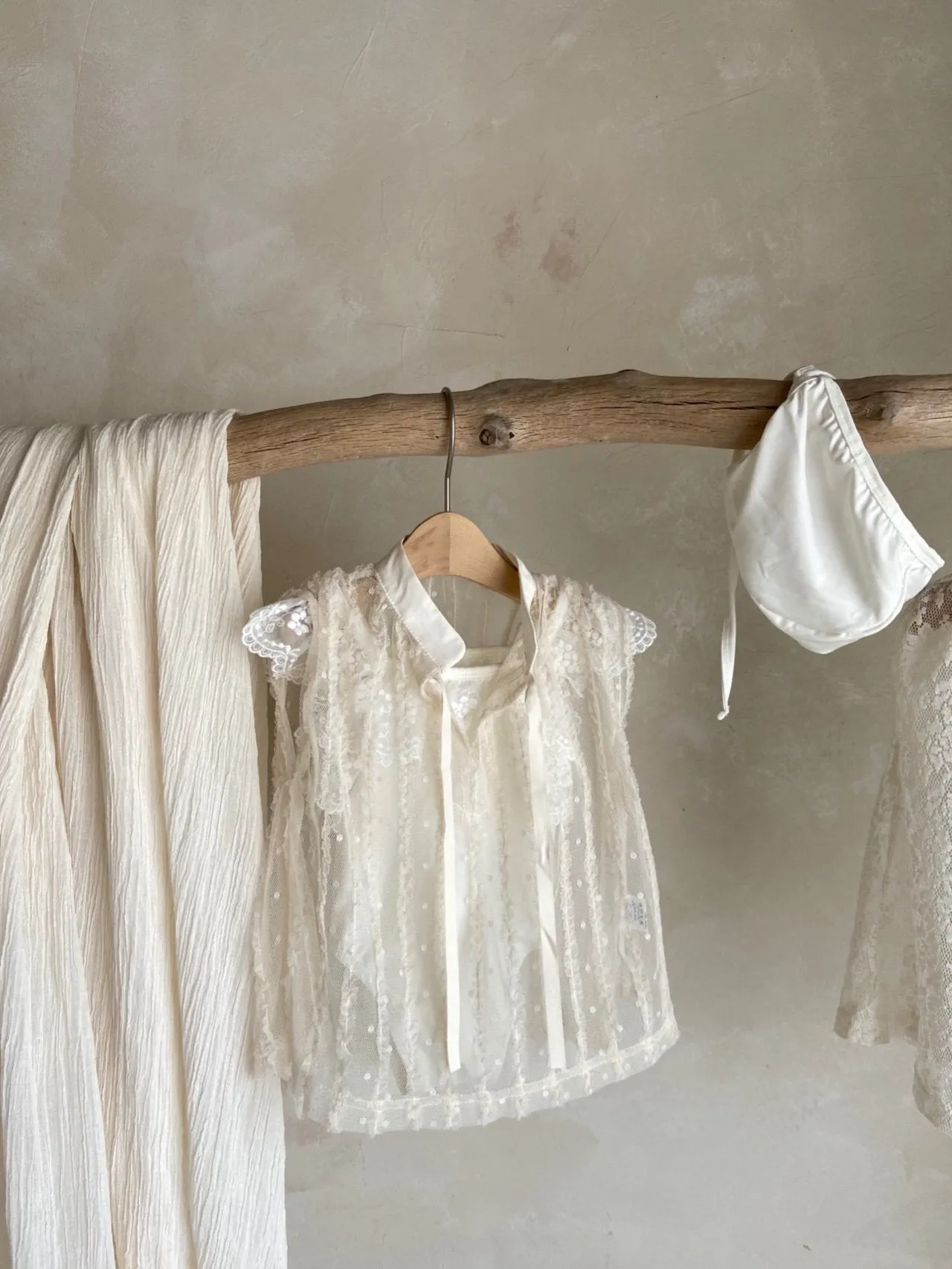 Molly Lace Vest _2 Types