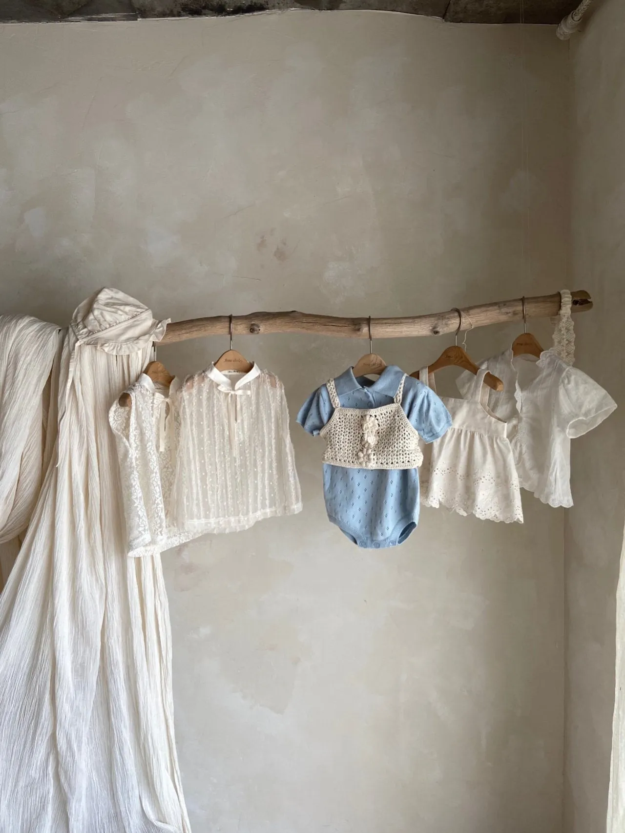 Molly Lace Vest _2 Types