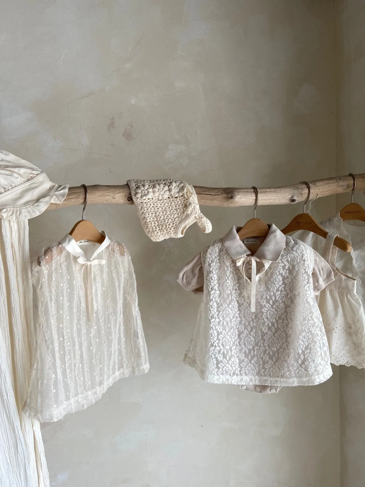Molly Lace Vest _2 Types