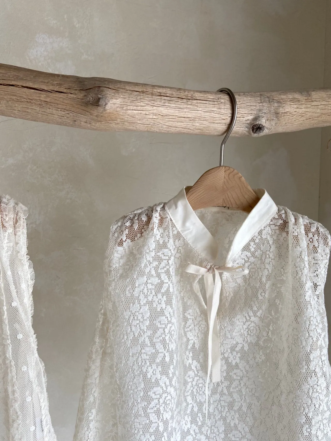 Molly Lace Vest _2 Types